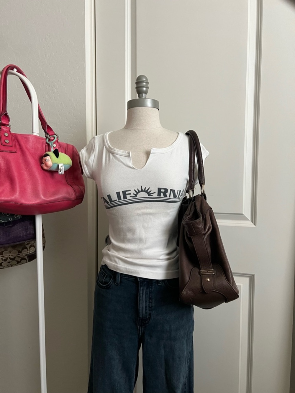 White 'California' Notch Neck Tee by Gap